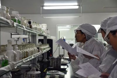 探訪化妝品制造前沿——茂名職業(yè)技術(shù)學(xué)院在雅蘭生物研究中心舉行結(jié)課儀式與參觀學(xué)習(xí)活動